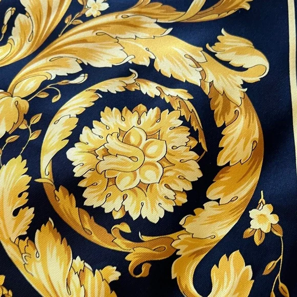 Authentic Versace Baroque Design Black Gold Printed 100% Silk Twill Scarf 33.5" - Picture 9 of 16